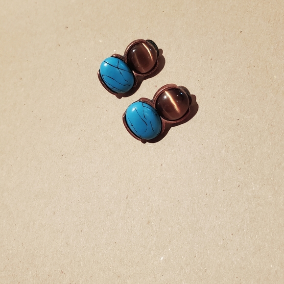 Vintage Brass Clip on Earrings - Picture 8 of 8